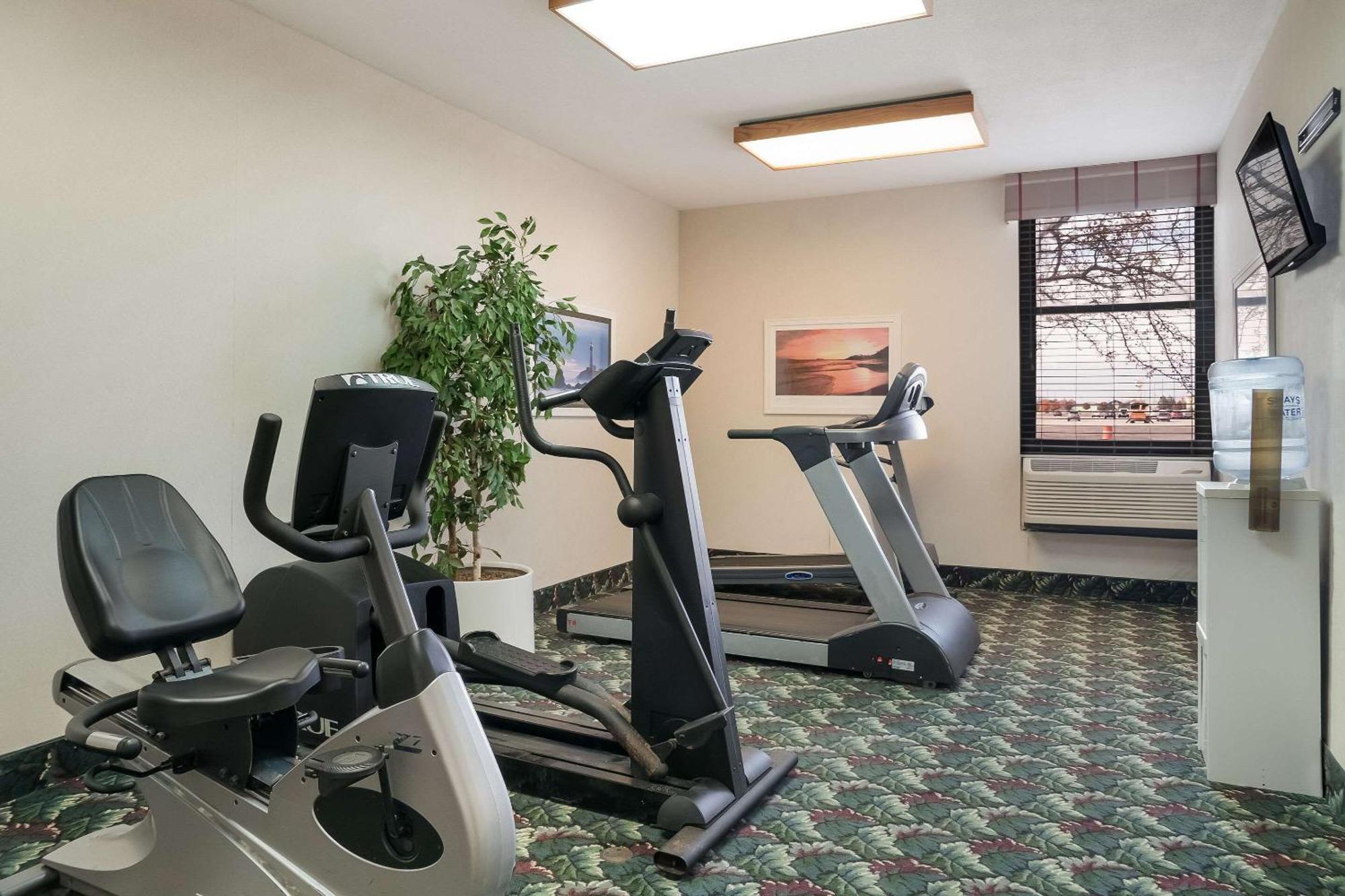 Quality Inn & Suites Saginaw Extérieur photo