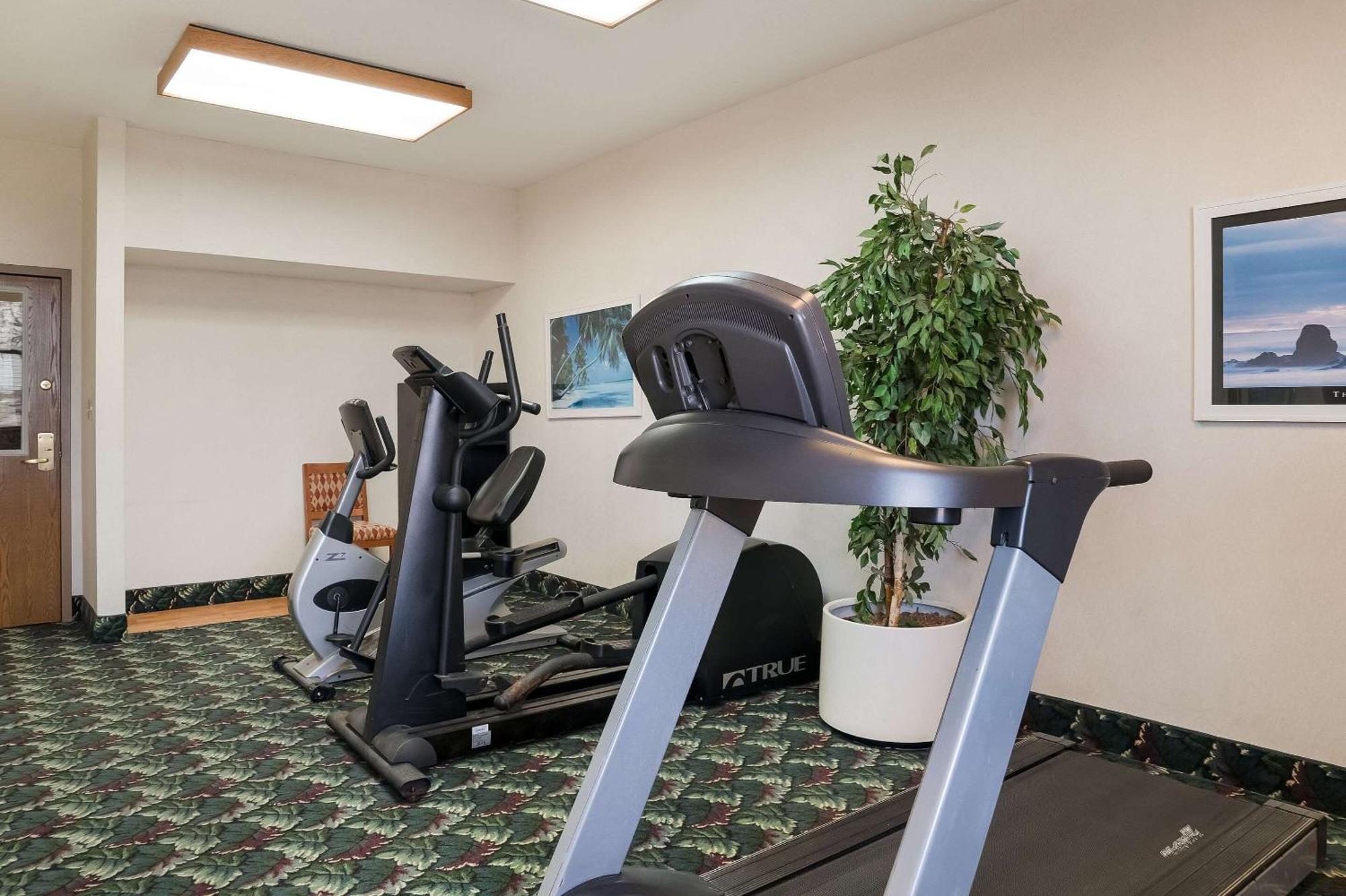 Quality Inn & Suites Saginaw Extérieur photo