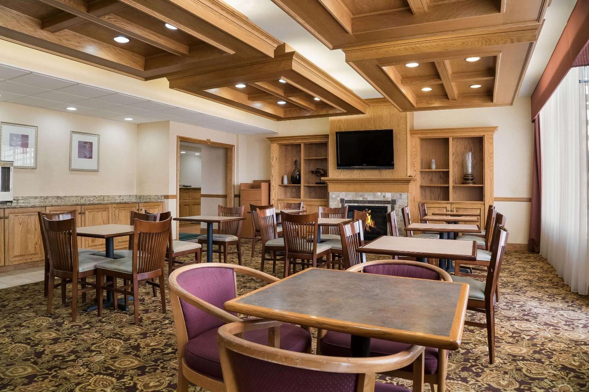 Quality Inn & Suites Saginaw Extérieur photo