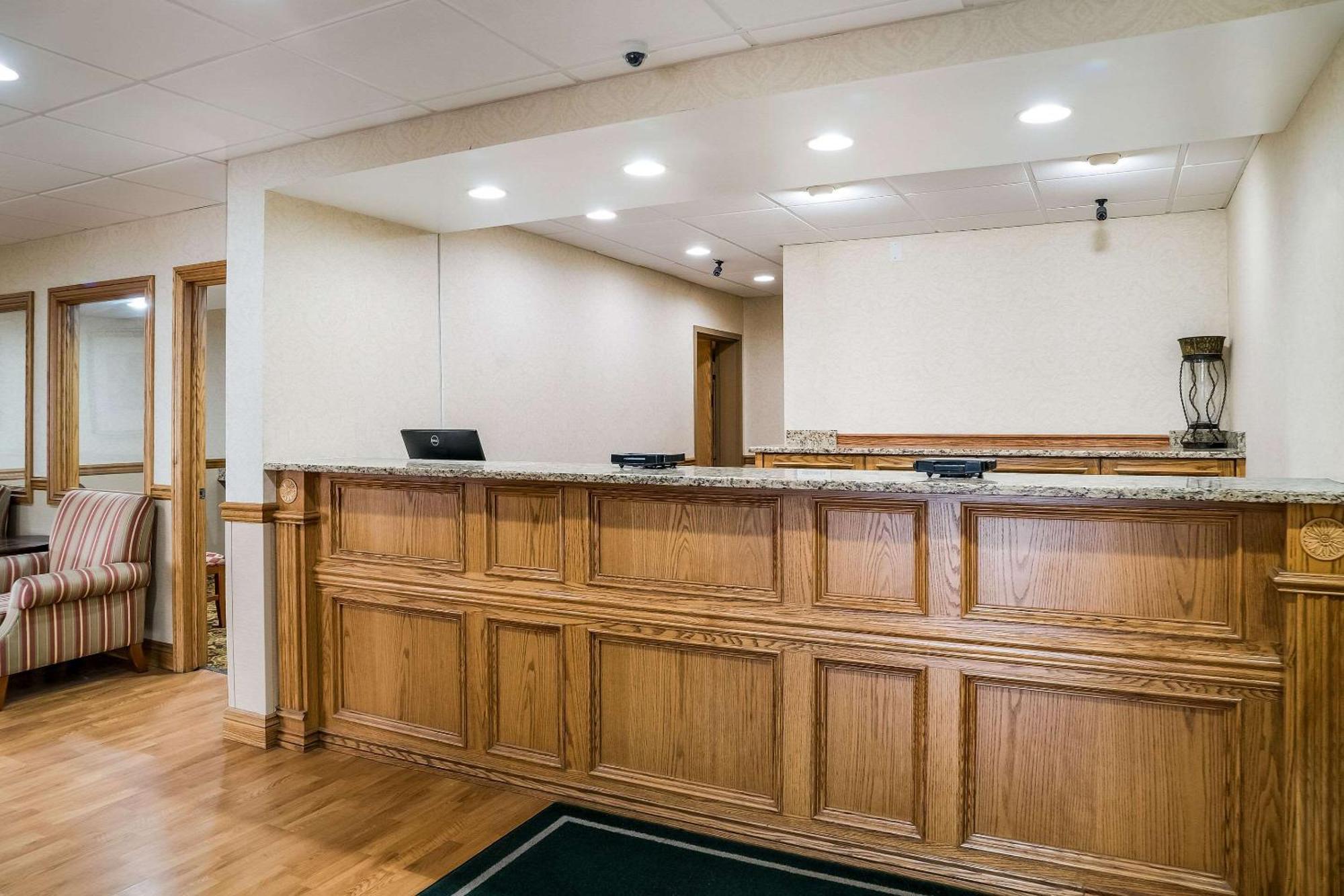 Quality Inn & Suites Saginaw Extérieur photo
