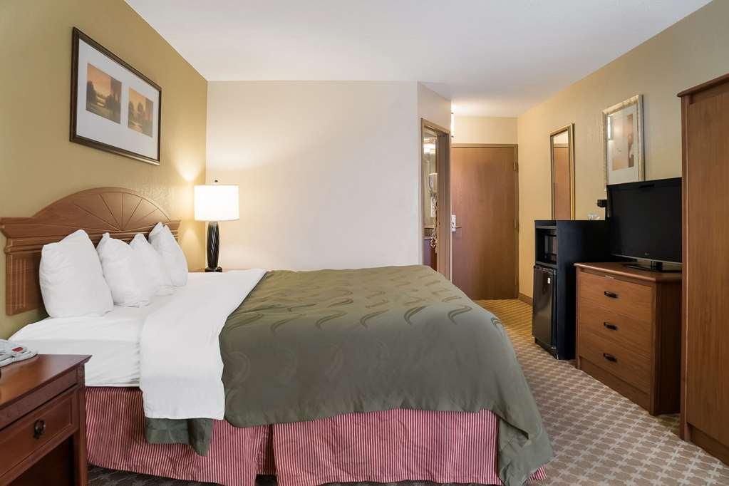 Quality Inn & Suites Saginaw Chambre photo