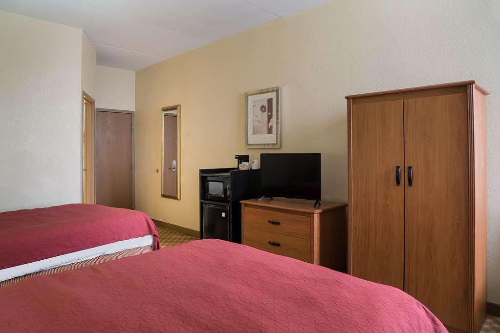 Quality Inn & Suites Saginaw Chambre photo