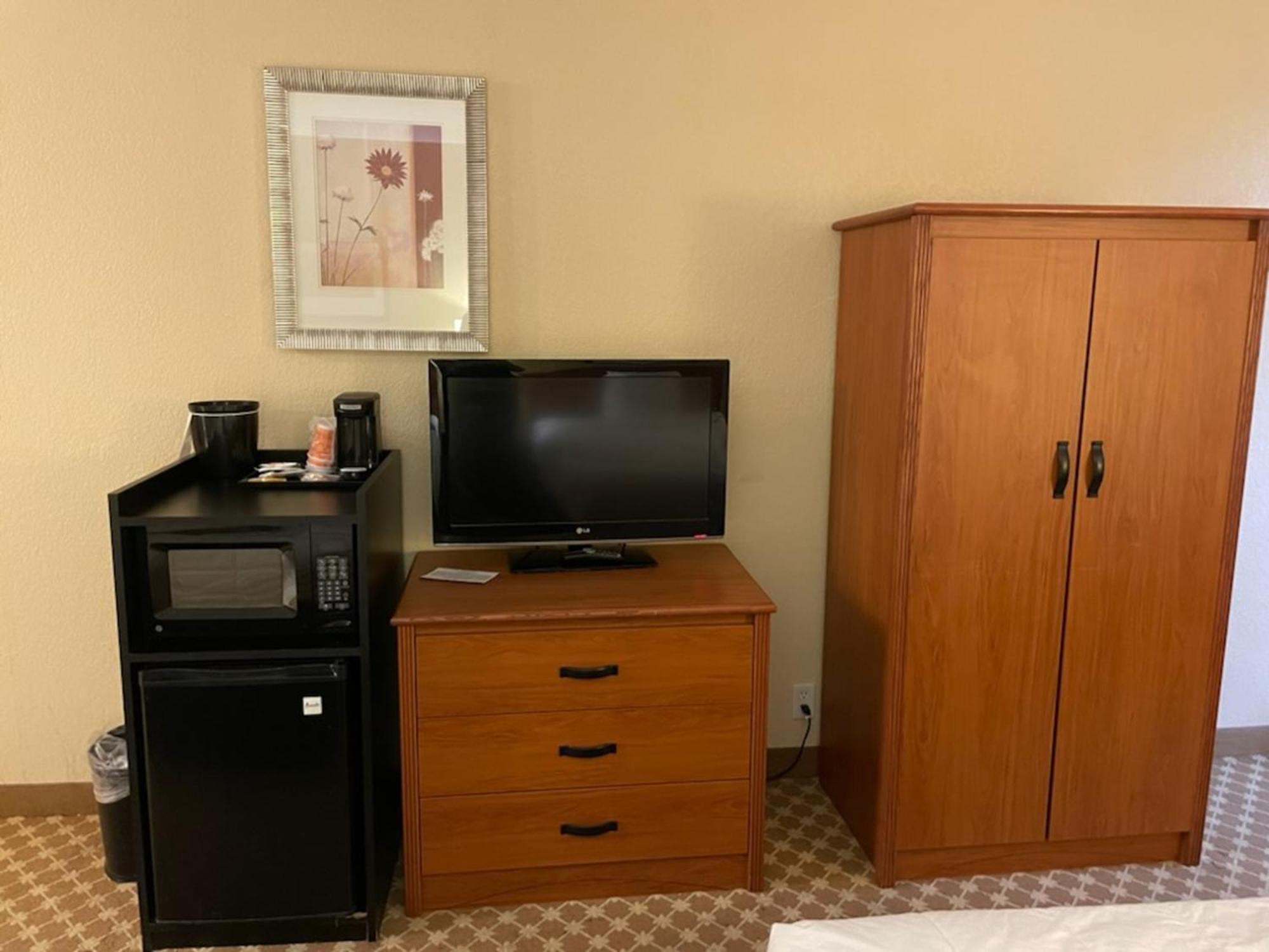 Quality Inn & Suites Saginaw Extérieur photo
