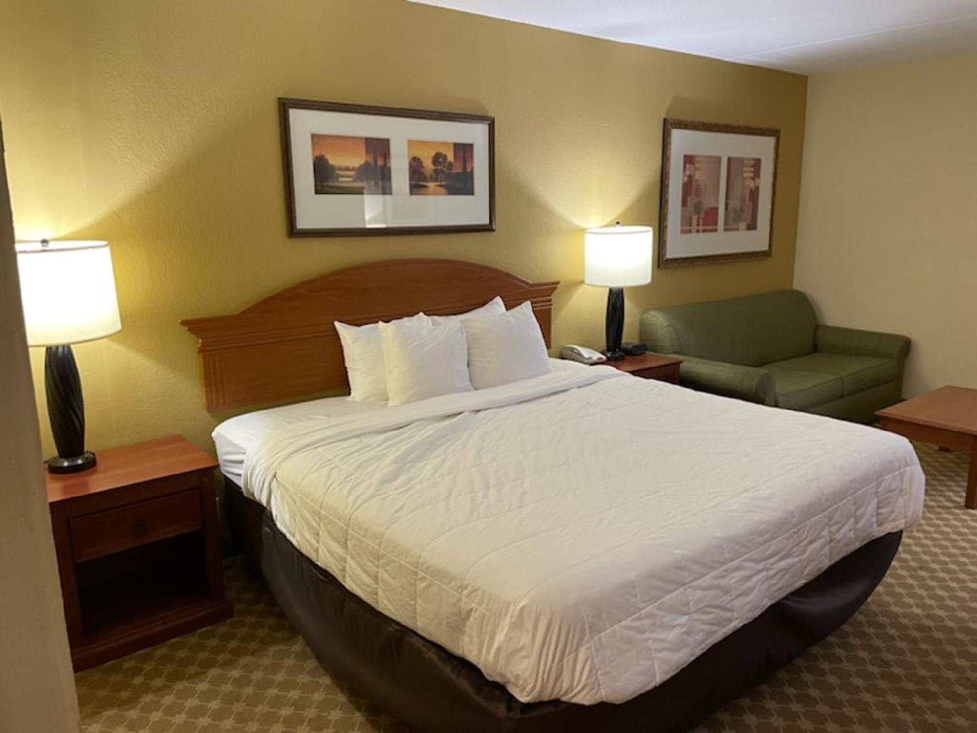 Quality Inn & Suites Saginaw Extérieur photo