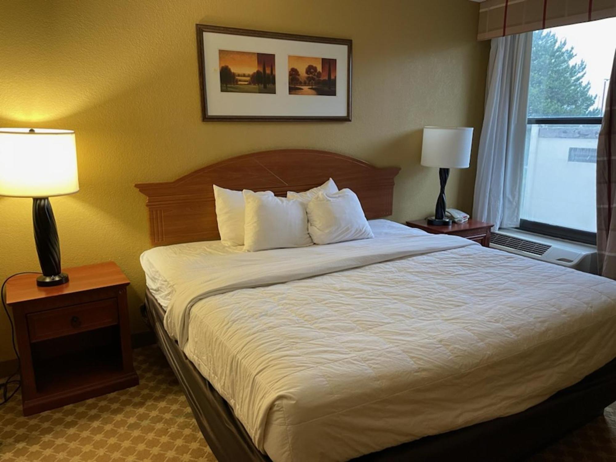Quality Inn & Suites Saginaw Extérieur photo