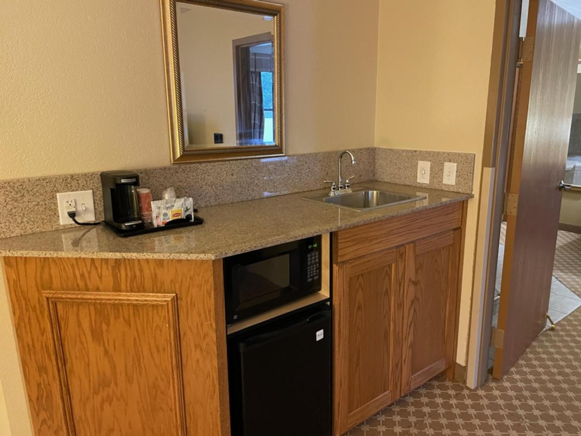 Quality Inn & Suites Saginaw Extérieur photo