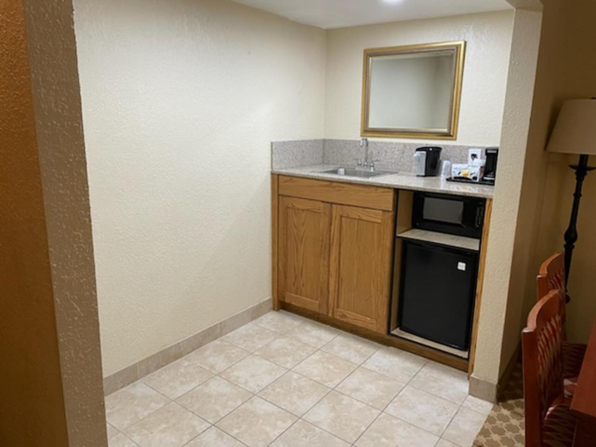 Quality Inn & Suites Saginaw Extérieur photo