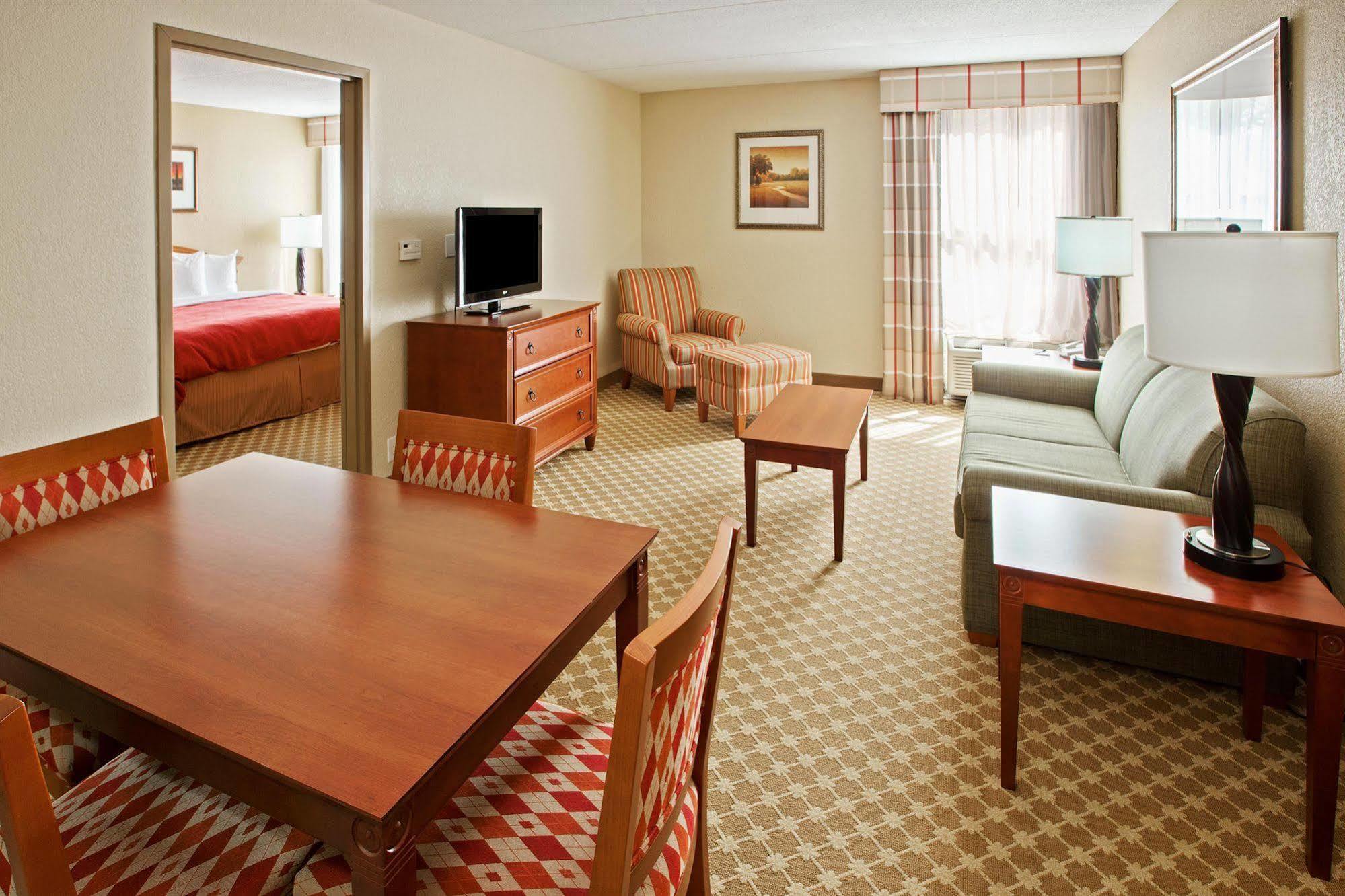 Quality Inn & Suites Saginaw Chambre photo
